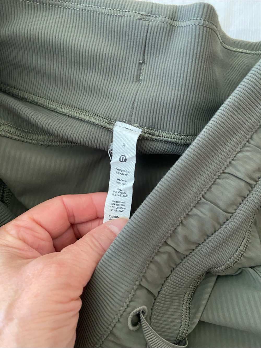 Lululemon dance crop in army green - Picture 5 of 5